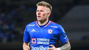 Mateusz Bogusz se burla de Cruz Azul tras no reportarse y le restriega el lugar donde estaría