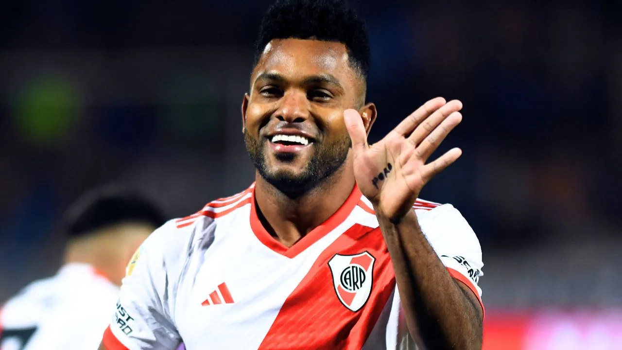 Tras frustrado fichaje con Cruz Azul, Miguel Borja presume a su nuevo equipo.