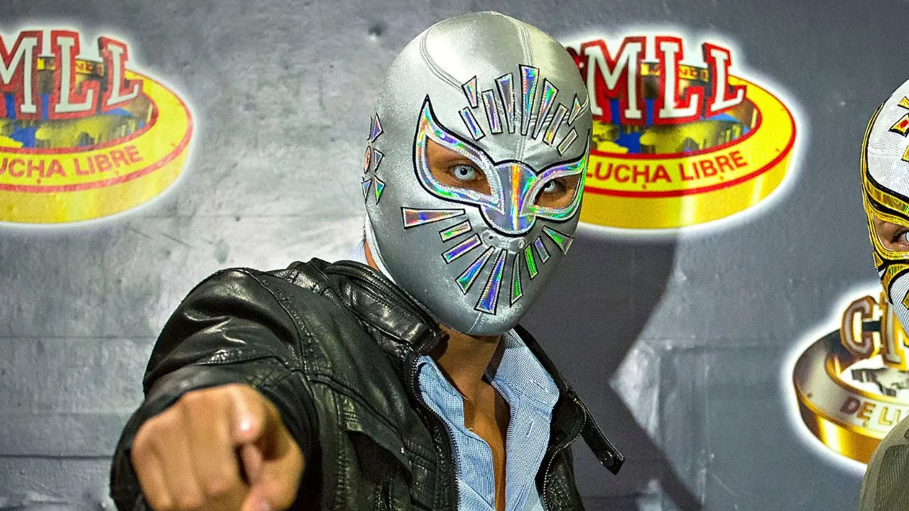 Místico, luchador del CMLL.