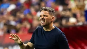 Cruz Azul le limpió el vestidor a Nicolás Larcamón: Nacho Rivero y Ángel Sepúlveda pagaron los platos rotos