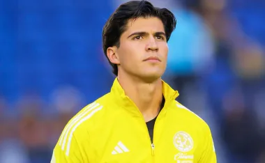 En un mercado de fichajes con muchos movimientos, Tigres avanzaría por el lateral del América pero hay varios problemas por resolver.