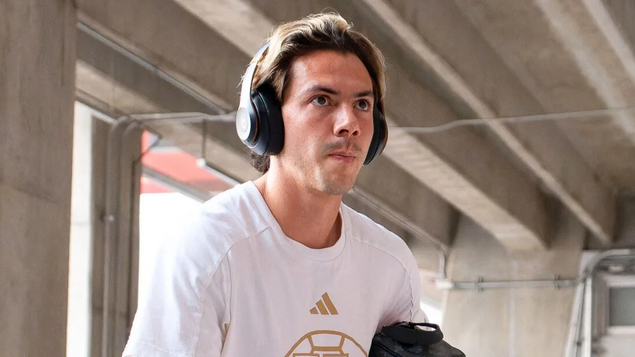 Sebastián Córdova tiene polémico desplante con aficionada del Toluca y las redes estallan Sebastián Córdova tiene polémico desplante con aficionada del Toluca y las redes estallan.