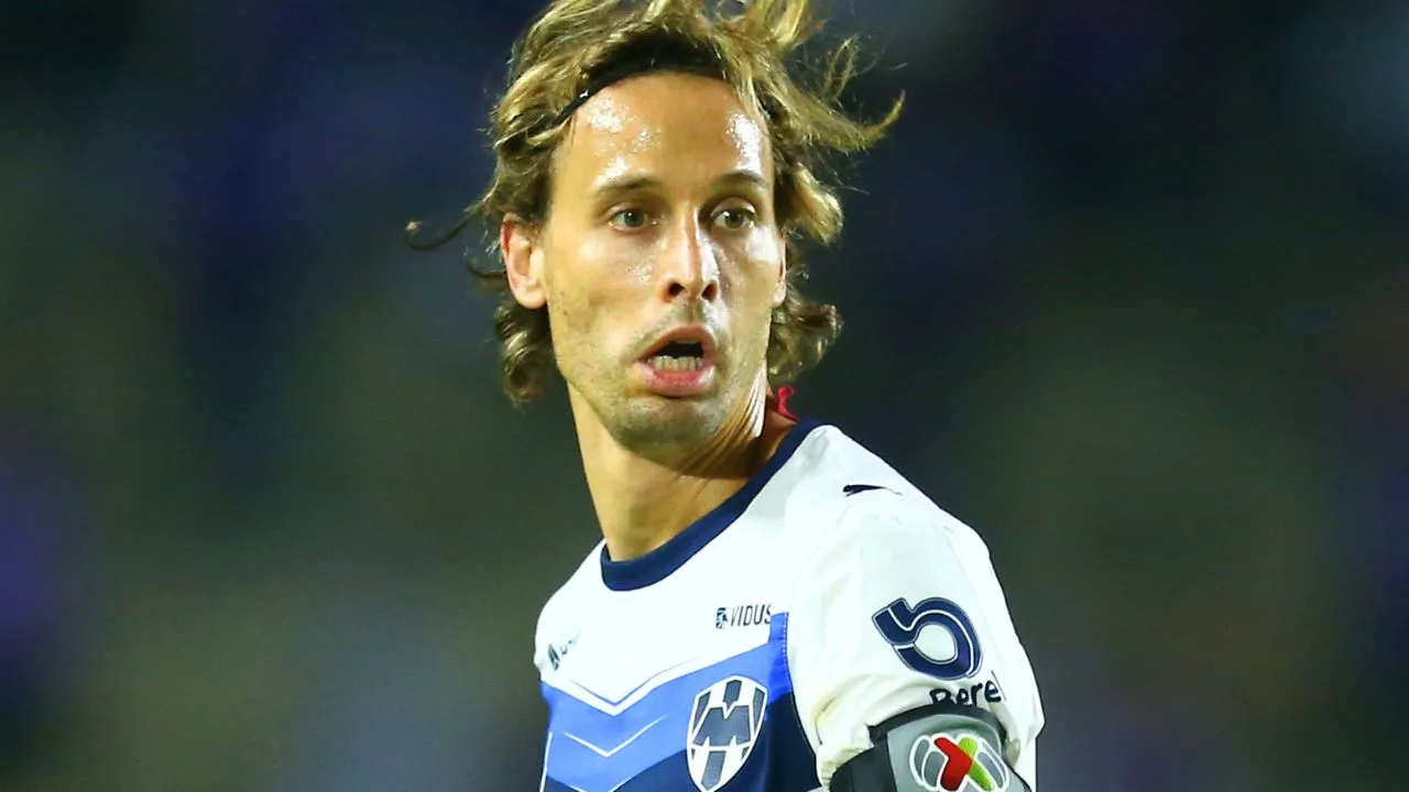 Tras fallar penal, Sergio Canales habría tomado curiosa medida para resurgir con Rayados de Monterrey.