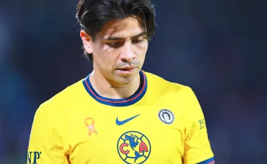 La directiva de las Águilas del América busca definir cuanto antes el futuro de ambos futbolistas para este año.