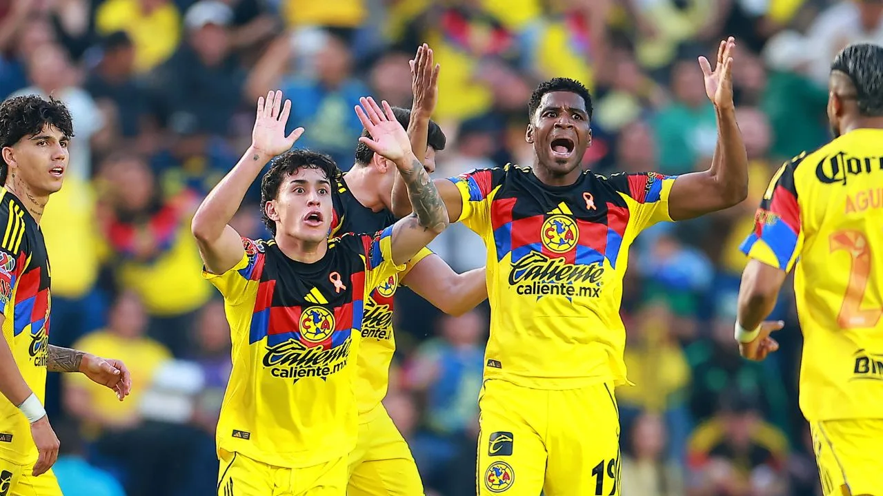 Alejandro Zendejas y Pantera Zúñiga, jugadores del América. 