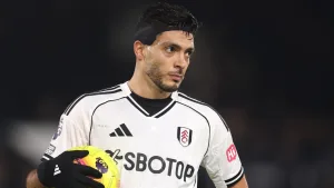 Error en la marca: El despiste de Raúl Jiménez que le costó un gol al Fulham ante Manchester United