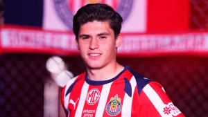 Jonathan Pérez cumple su sueño en Chivas y es presentado con emotivo video de cara al Clausura 2026