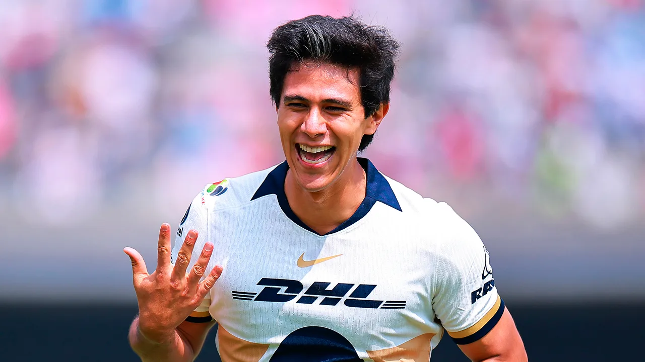 José Juan Macías es captado en evento único.