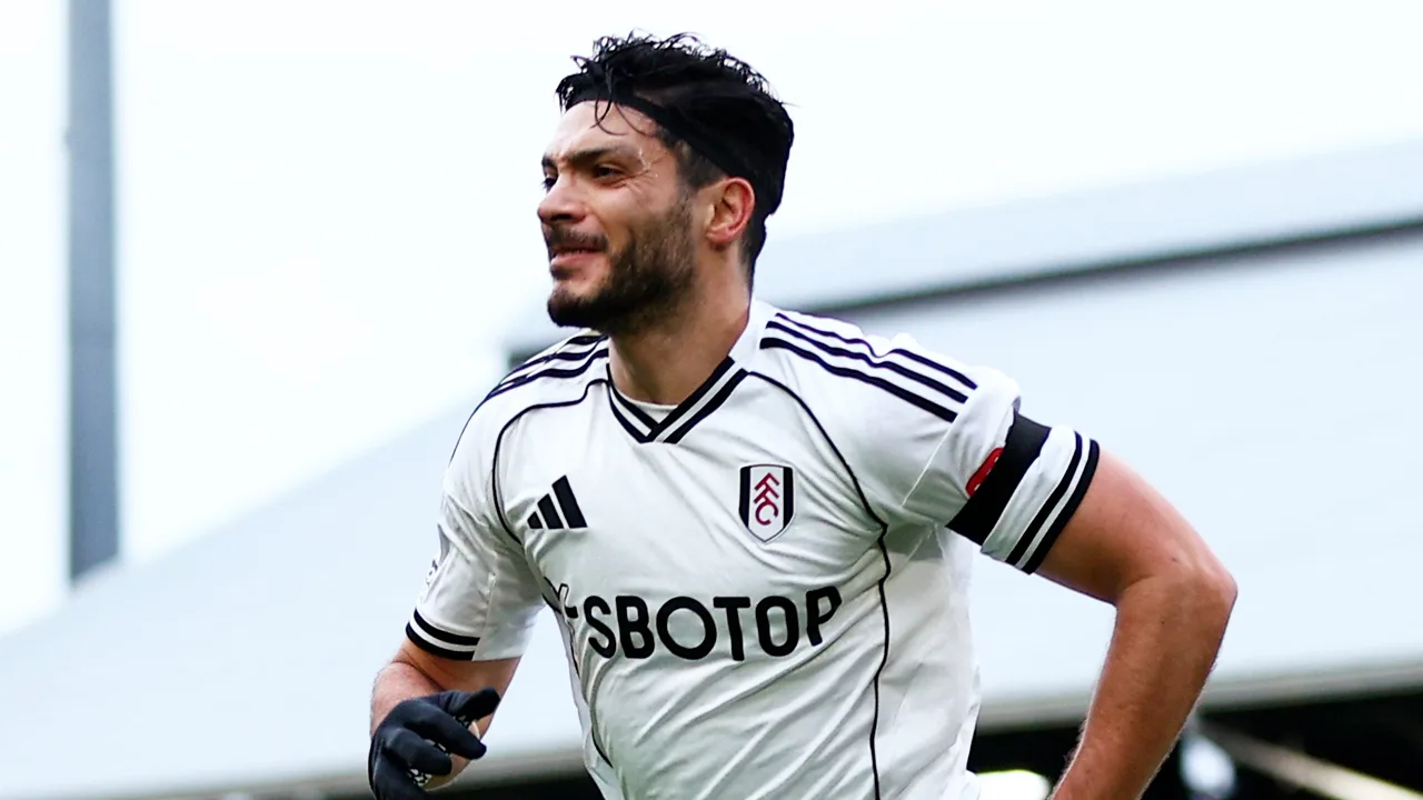 Raúl Jiménez revela su secreto para los penales.