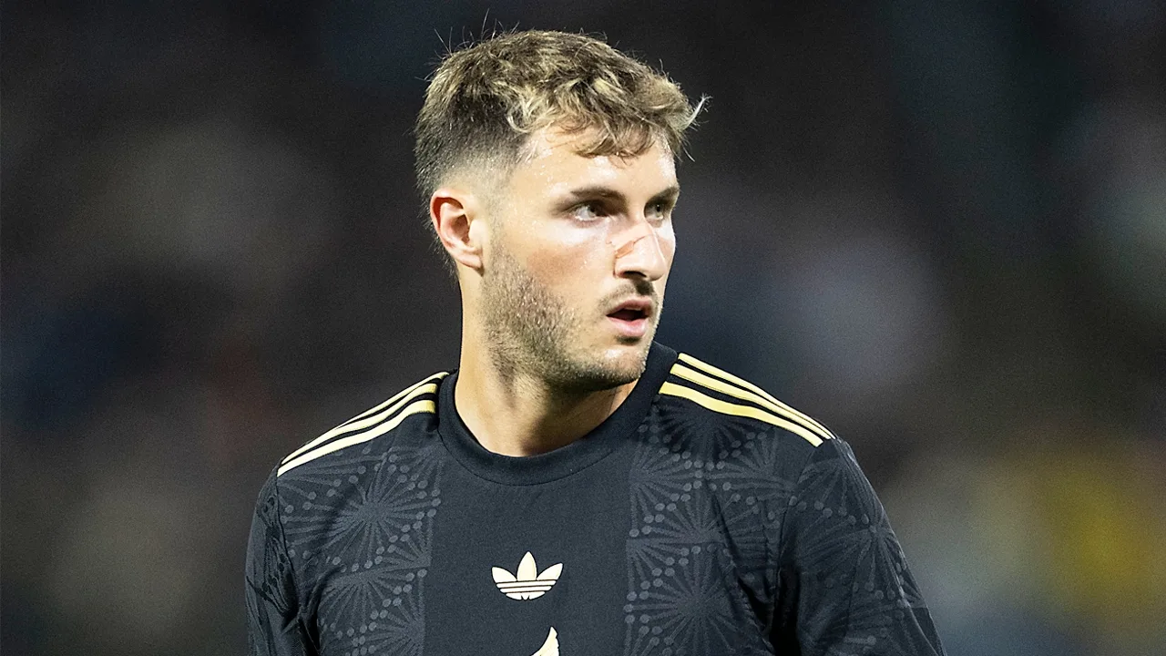 Santiago Giménez envía mensajes a atleta olímpicos mexicanos.