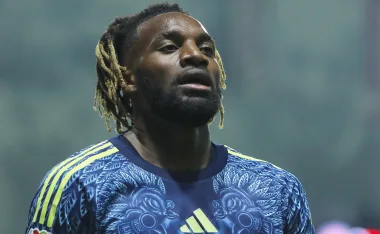 Tras concretarse su salida del América, el francés recibió nuevas agresiones. Es por eso que Lens tomó medidas por Allan Saint-Maximin.