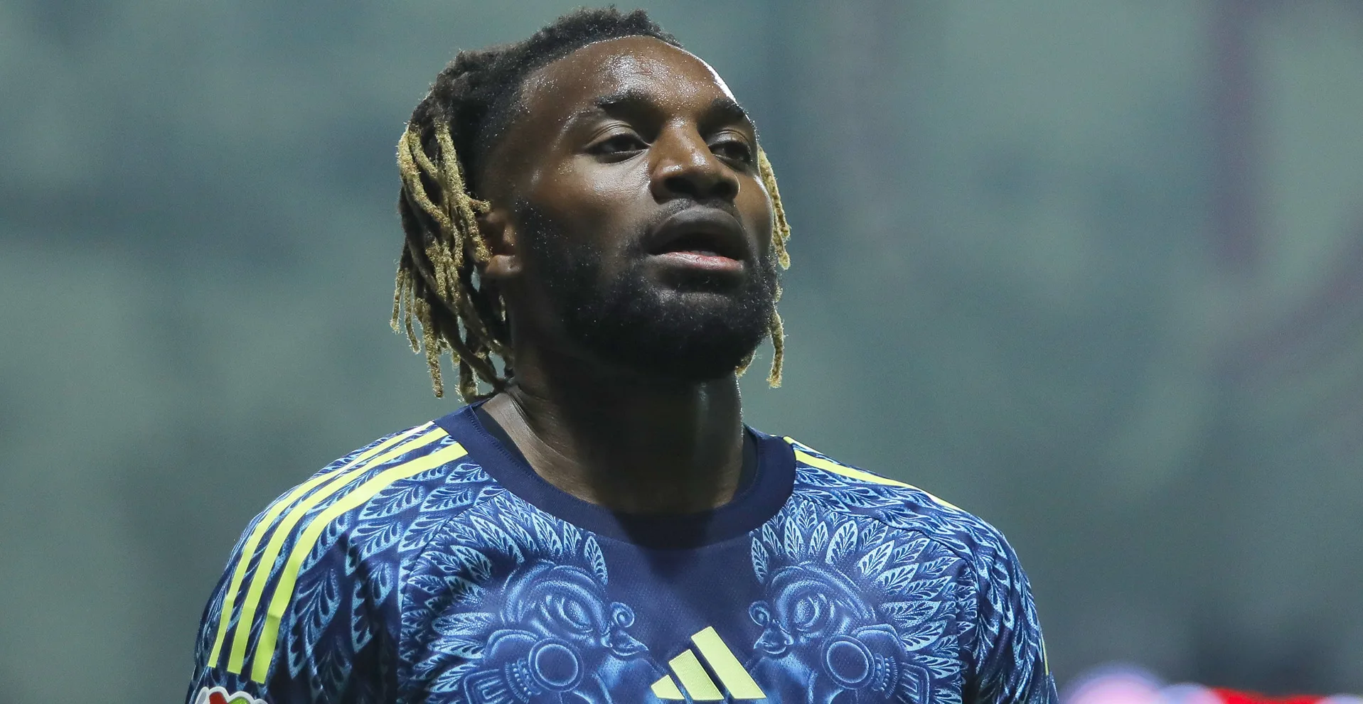 Tras concretarse su salida del América, el francés recibió nuevas agresiones. Es por eso que Lens tomó medidas por Allan Saint-Maximin.