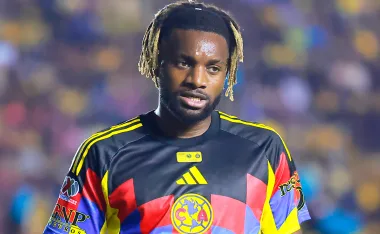 Tras su salida del América, el delantero ya fue oficializado en su nuevo equipo. Así presentaron a Saint-Maximin en Francia.