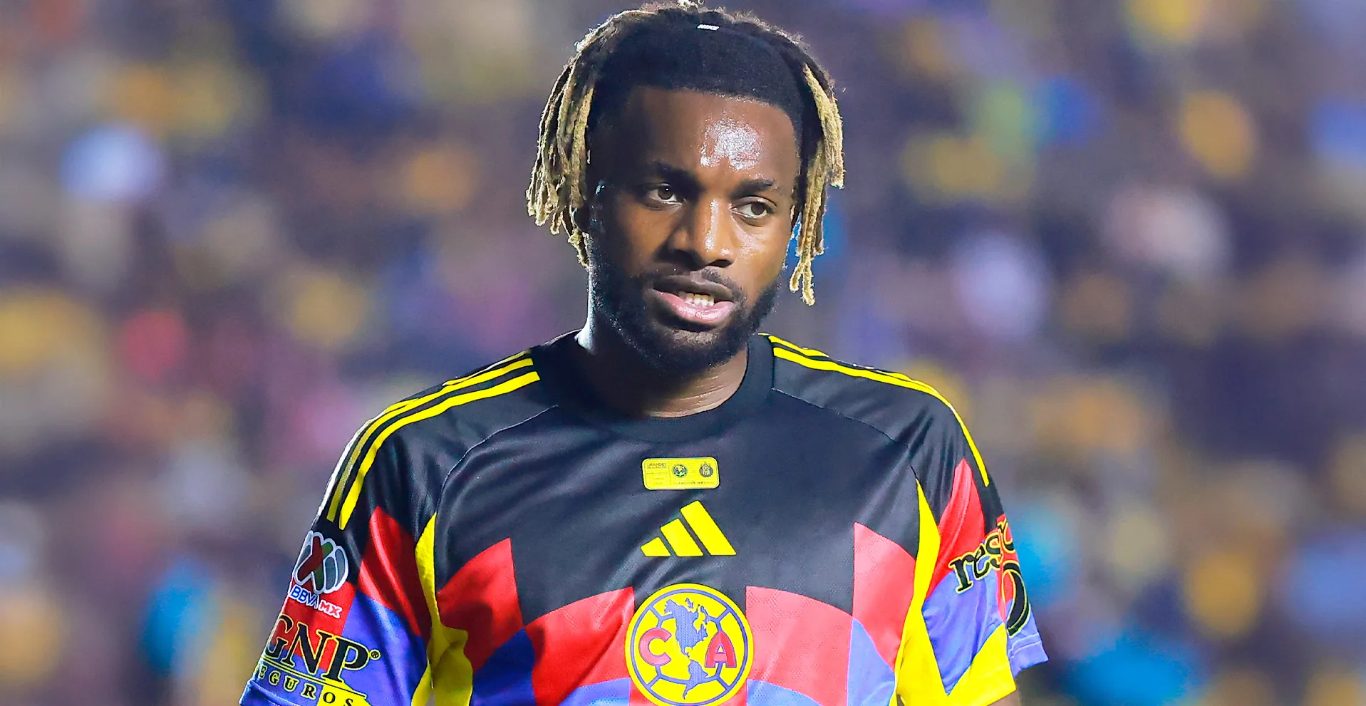 Tras su salida del América, el delantero ya fue oficializado en su nuevo equipo. Así presentaron a Saint-Maximin en Francia.
