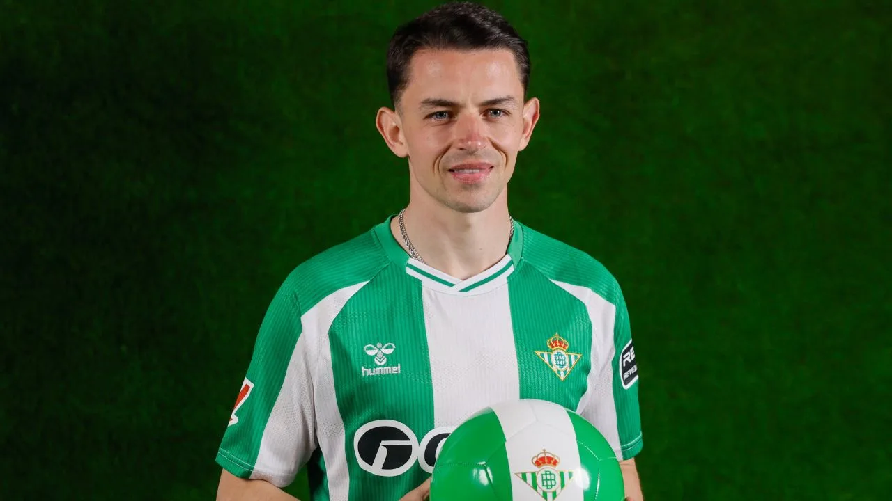 Álvaro Fidalgo, ex figura del América, ahora en el Real Betis Balompié. 
