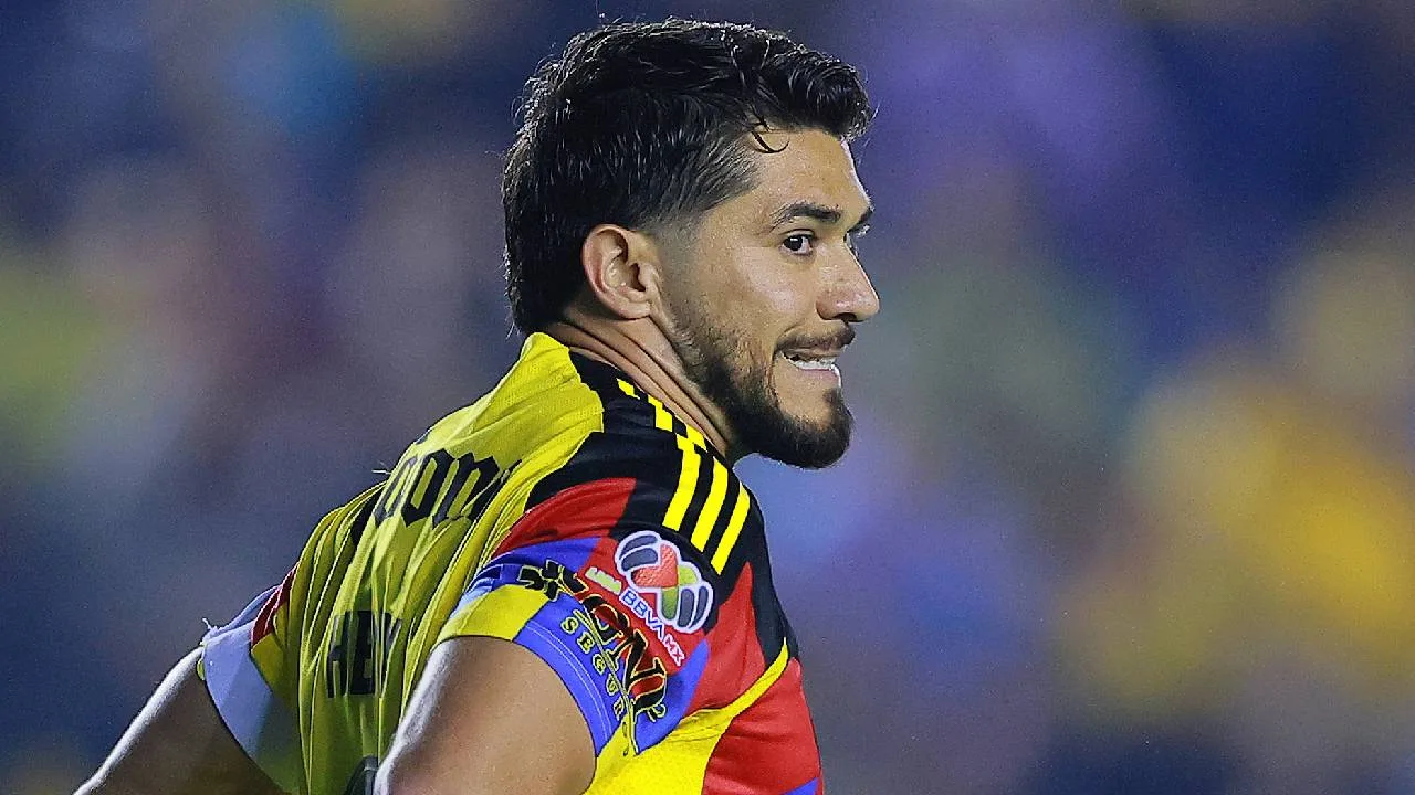 Henry Martín, delantero mexicano.