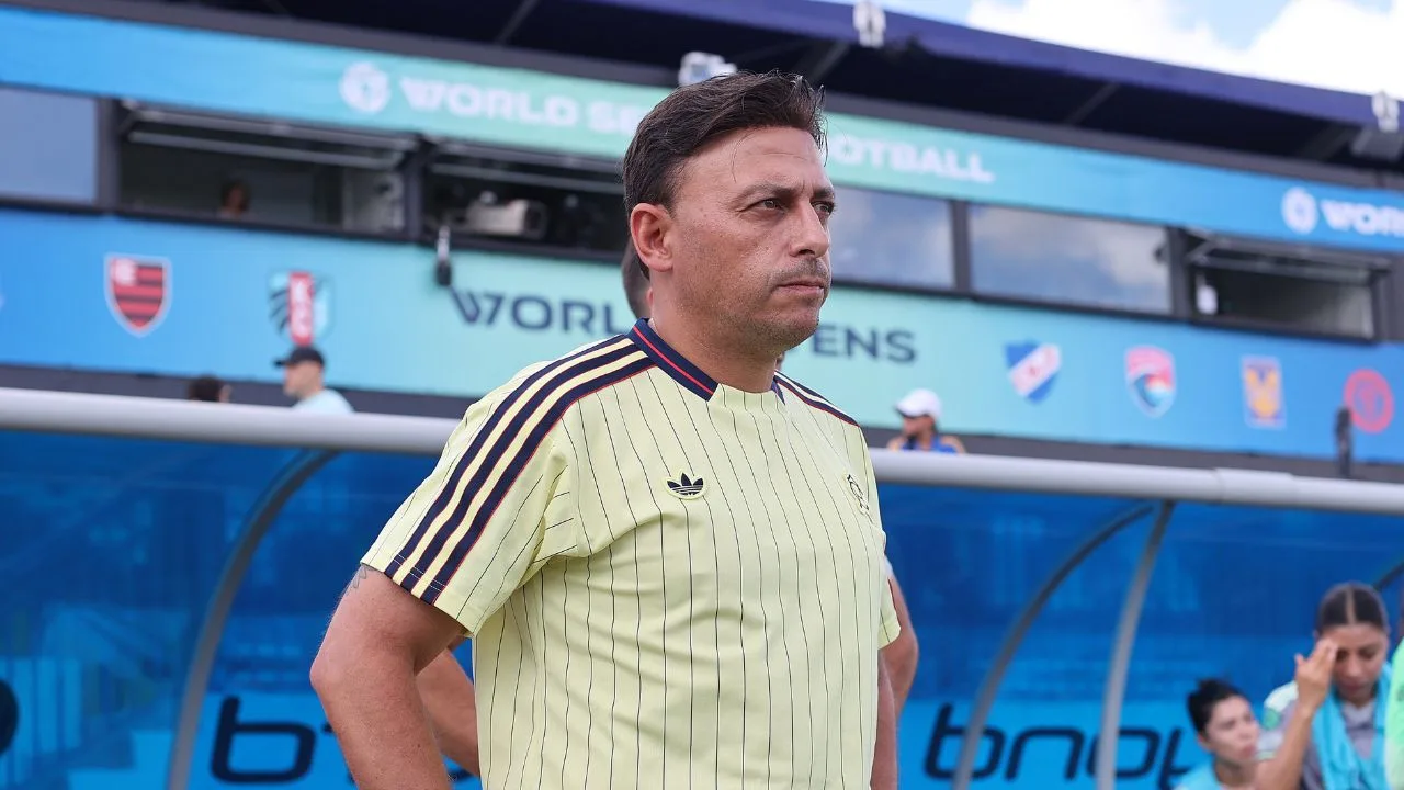 Ángel Villacampa, DT de América Femenil.