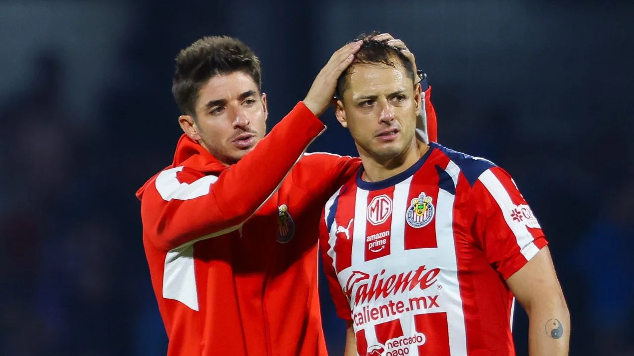 Cone Brizuela y Chicharito, en el Apertura 2025.