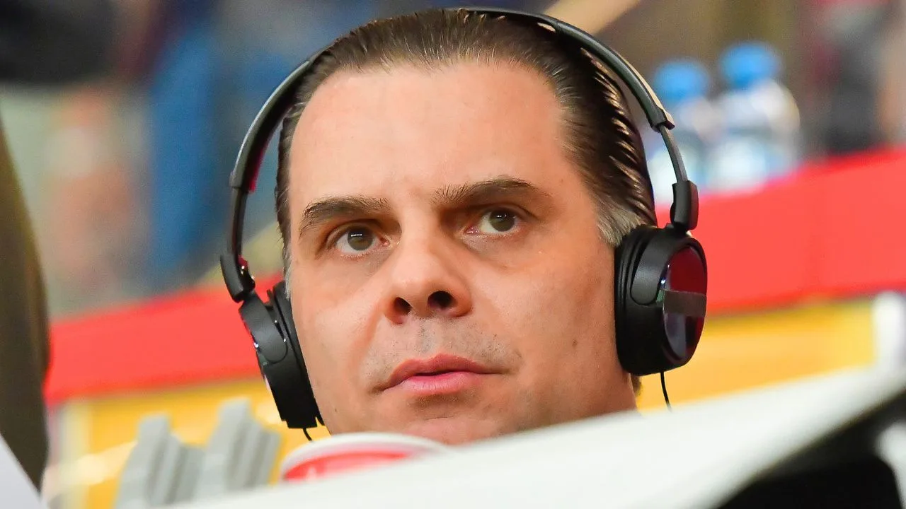 Christian Martinoli reacciona a dardo de TUDN y lanza épica respuesta.