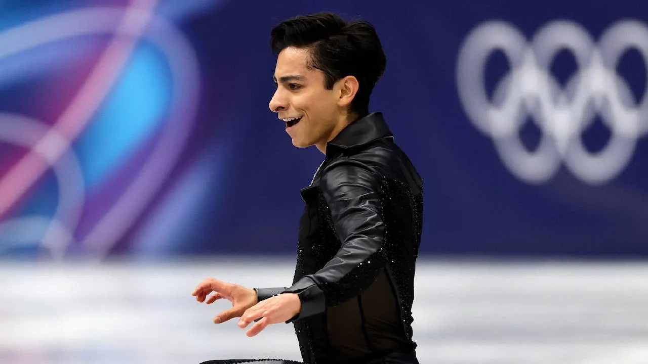 Donovan Carrillo, patinador artístico mexicano.