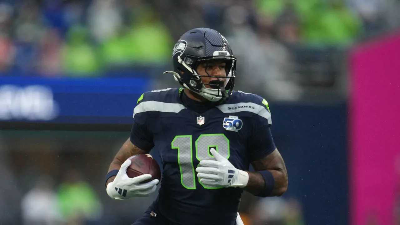 Elijah arroyo, ala cerrada de Seattle Seahawks. 