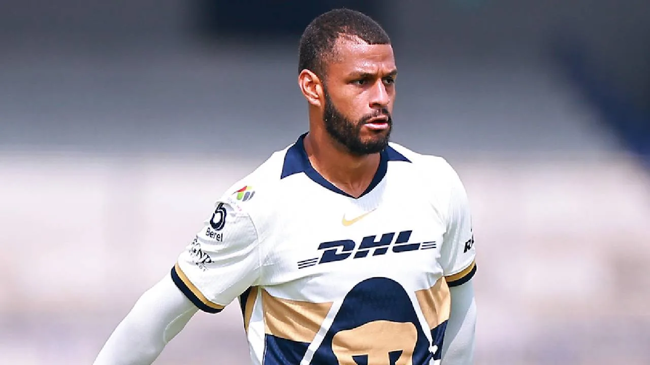 José Caicedo, futbolista en Pumas.