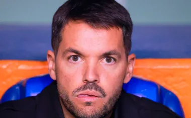 La goleada celeste quedó empañada por la lesión del Toro Fernández, que provoca preocupación en Larcamón y la directiva.