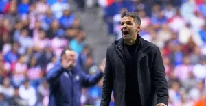 El efusivo festejo de Nicolás Larcamón en el gol de Charly Rodríguez para la victoria de Cruz Azul ante Chivas