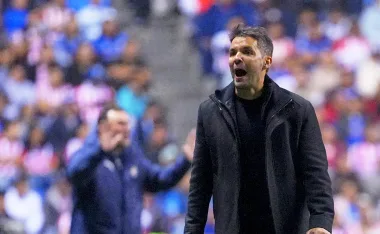 En un juego con mucha tensión, la Máquina se quedó con la victoria ante Chivas y Larcamón se volvió loco en el 2-1.