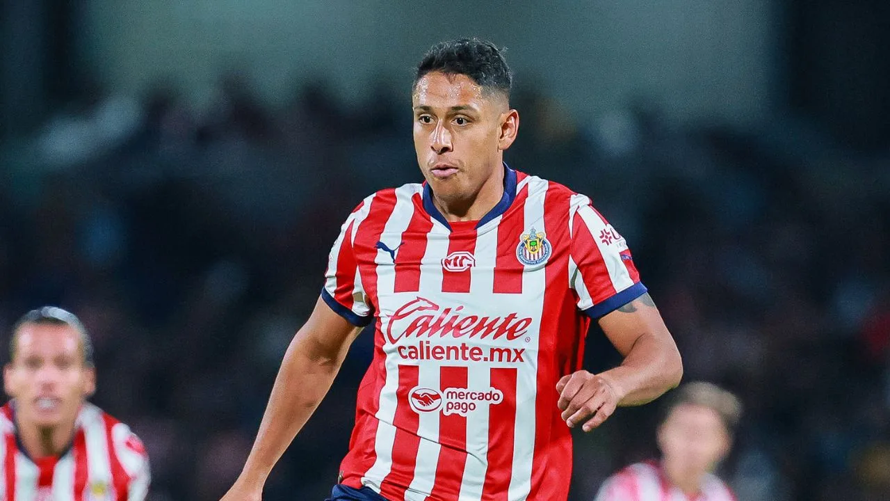 Luis Romo, jugador de las Chivas. 