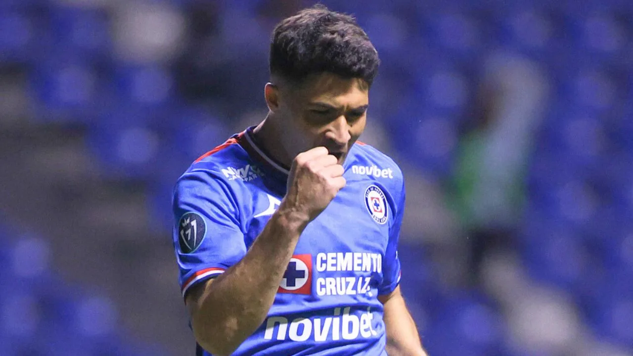 Nico Ibáñez tiene debut goleador con Cruz Azul pero sorprende con sutil gesto al Pachuca.