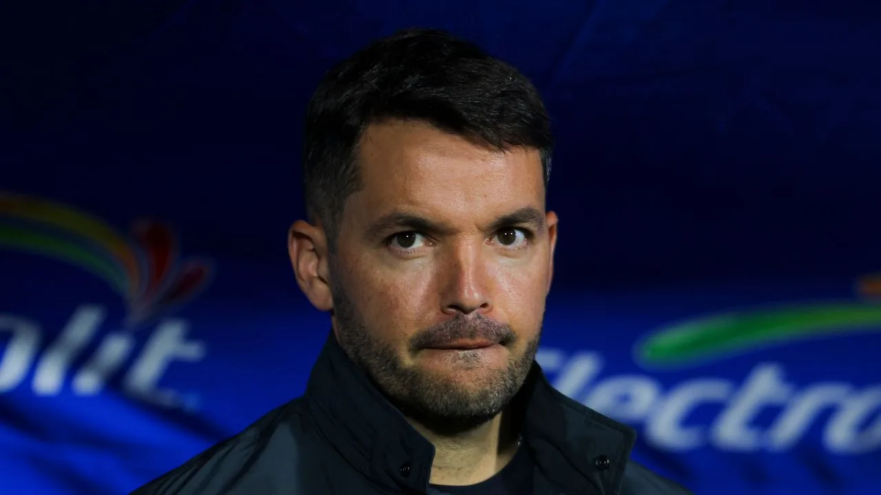 Nicolás Larcamón, DT de Cruz Azul. 