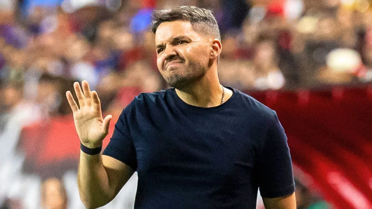 Nicolás Larcamón rompe el silencio sobre tema de Kevin Mier y Andrés Gudiño y ya sabe cómo lo definirá.