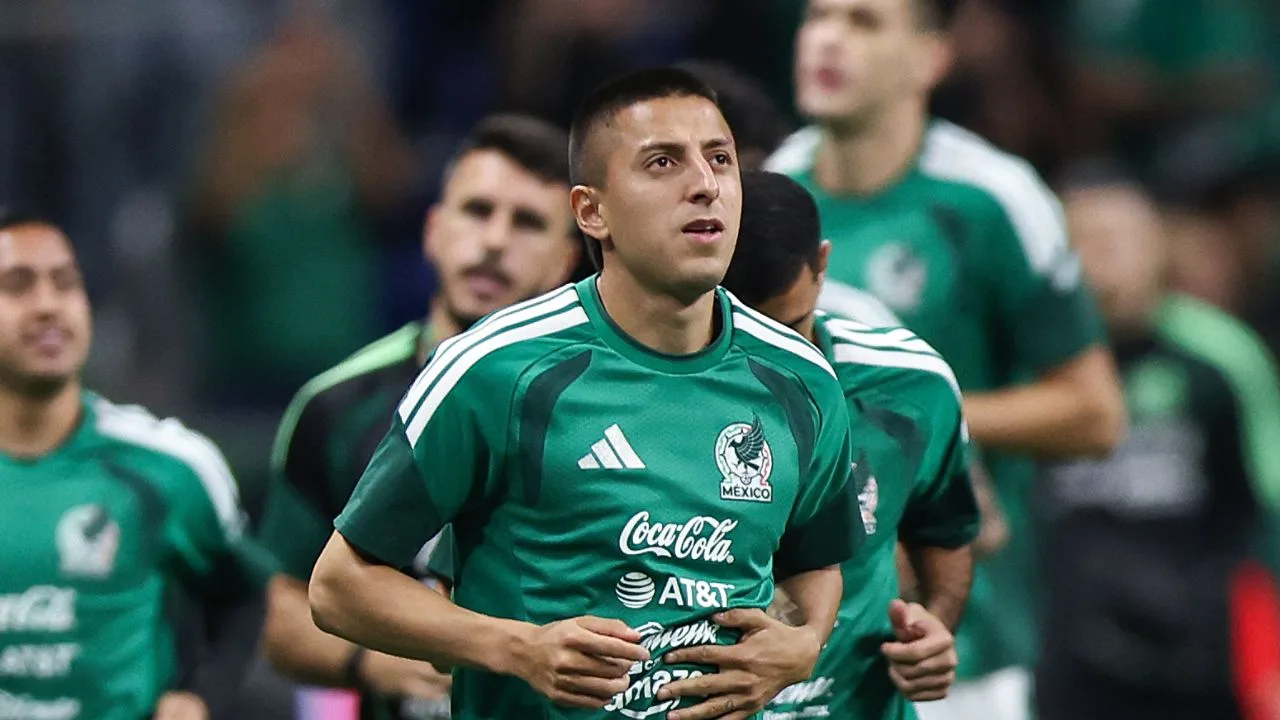 Roberto Alvarado, jugador de Chivas convocado a la Selección Mexicana. 