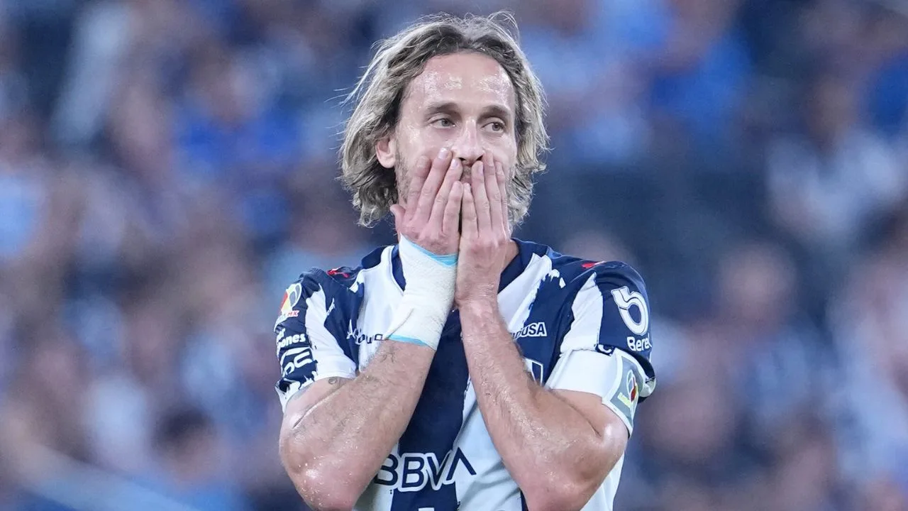 Sergio Canales y Lucas Ocampos tienen desplante con Domenec Torrent que evidenciaría vestidor roto.