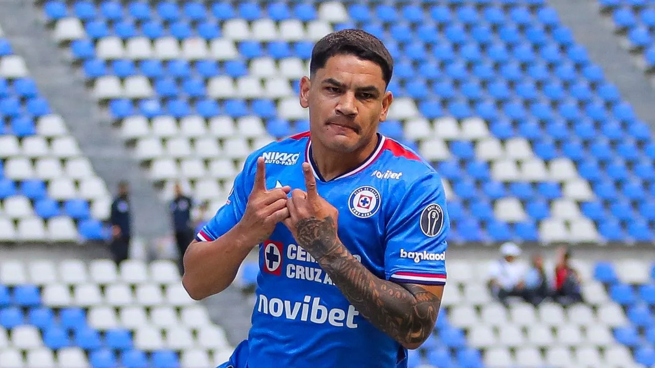 Toro Fernández, goleador de Cruz Azul. 