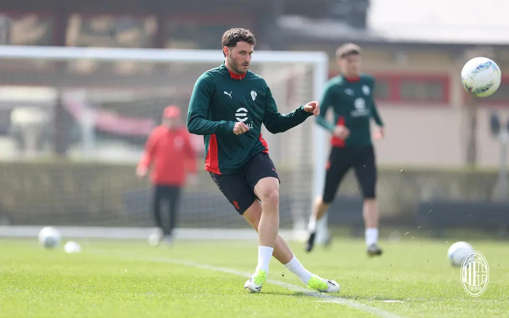 Santiago Giménez, AC Milan