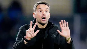 Nicolás Larcamón pierde la cabeza y protagoniza incidente con árbitra tras el Cruz Azul vs Mazatlán