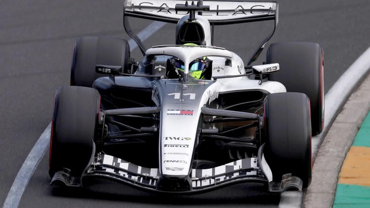 ¿Cómo quedó Checo Pérez en el GP de Australia y cuándo vuelve a correr en la Fórmula 1? Checo Pérez con Cadillac en el GP de Australia