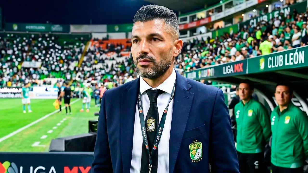 Javier Gandolfi es presentado como nuevo entrenador de León.