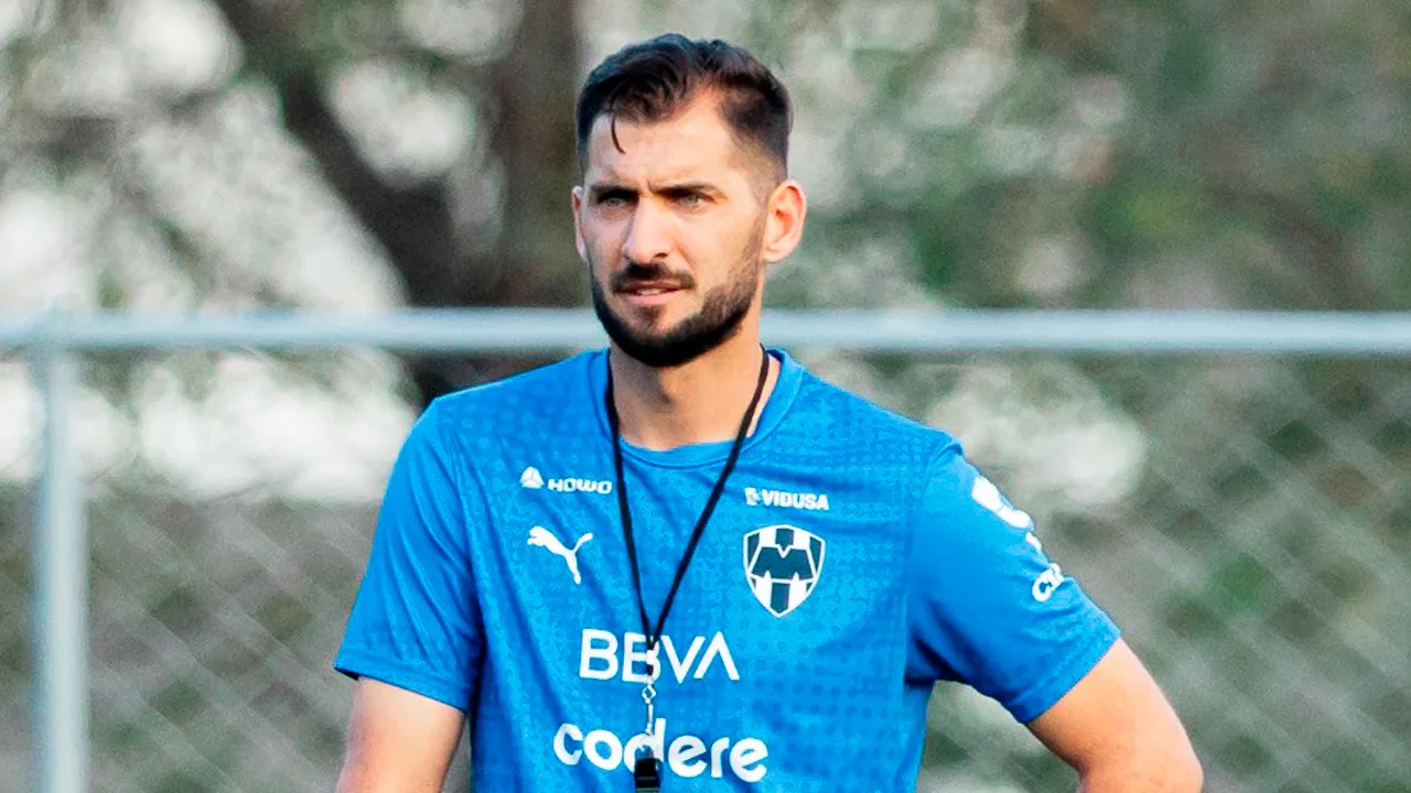 Nicolás Sánchez tendrá un inicio difícil como DT de los Rayados.