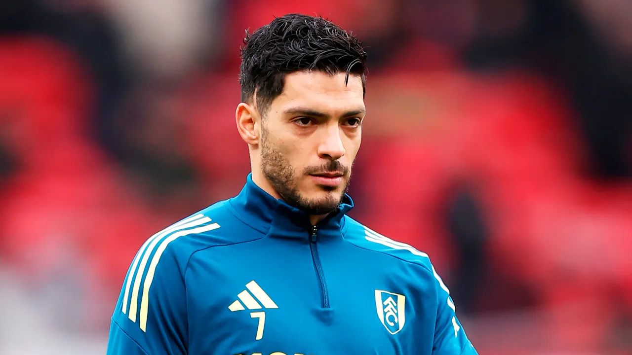 Raúl Jiménez asegura superar a CR7 y Messi en estadística clave.