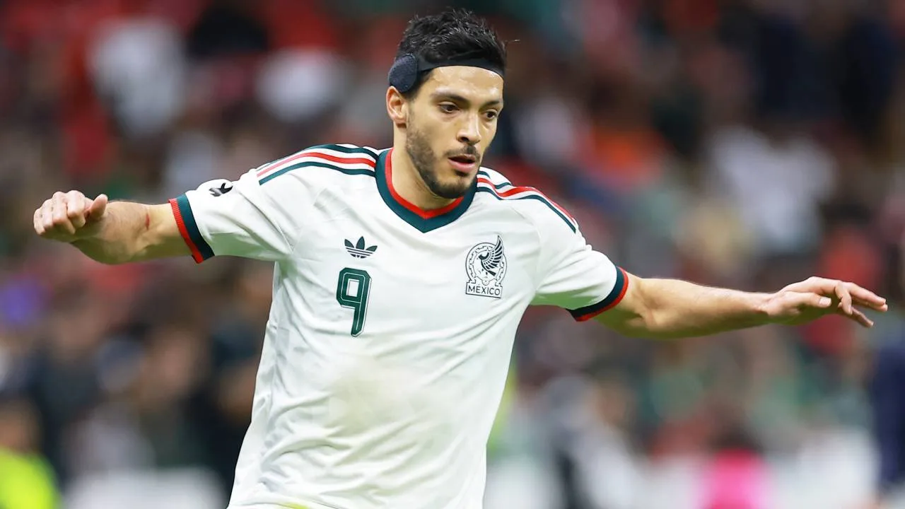 Raúl Jiménez preocupa y vuelve a usar protección en México vs Portugal