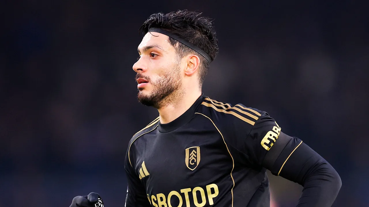 Raúl Jiménez responde a las acusaciones de hacer trampa.