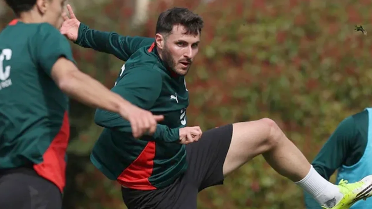 Santiago Giménez, AC Milan 