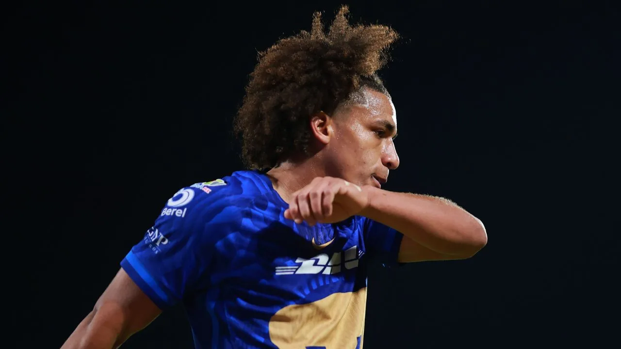 Adalberto Carrasquilla, jugador de Pumas y de la selección de futbol de Panamá.