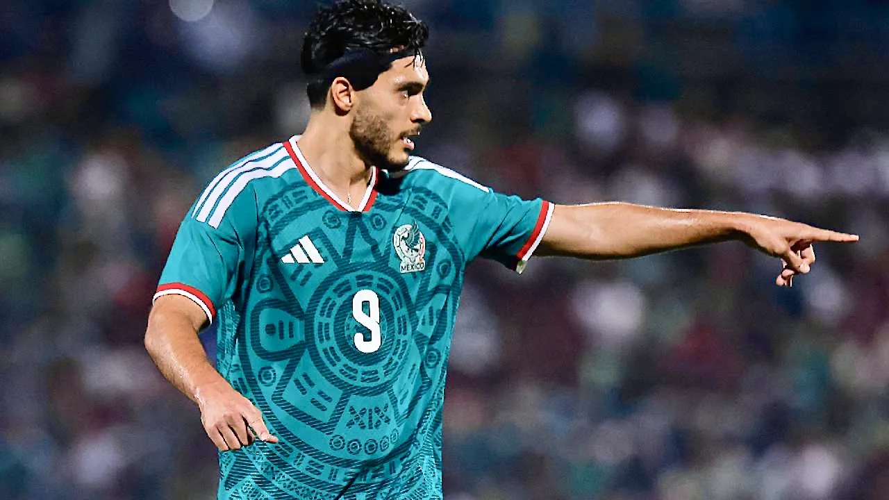 Raúl Jiménez, delantero mexicano.