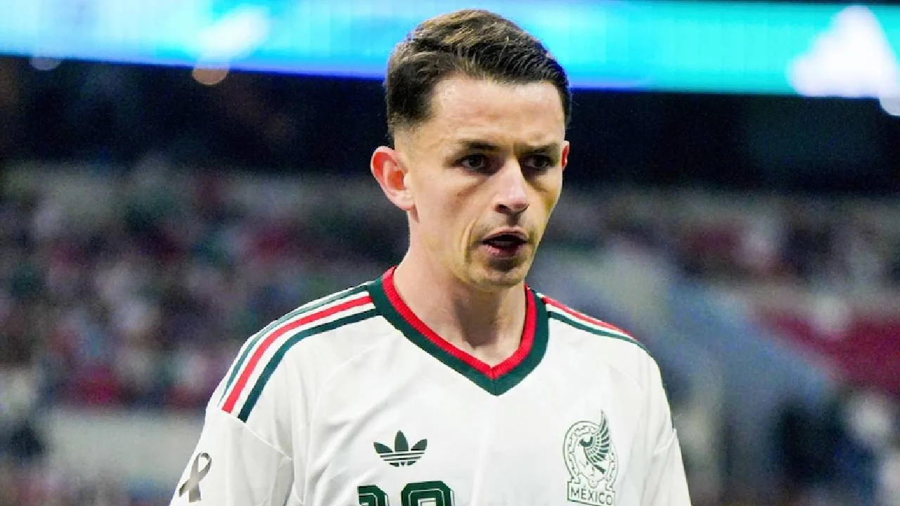 Álvaro Fidalgo, jugador del Real Betis y Selección Mexicana.