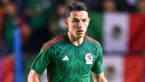 Álvaro Fidalgo ya luce los colores del Tri por primera ocasión y esto fue lo primero que hizo