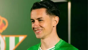 Álvaro Fidalgo le da golpe al América tras anotar su primer gol con el Real Betis en LaLiga